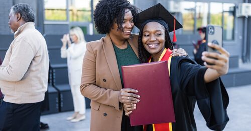 Five Reasons Why Cash Makes a Good Graduation Gift