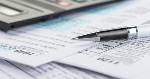 Should You Hire a Tax Pro or Do Your Taxes Yourself?