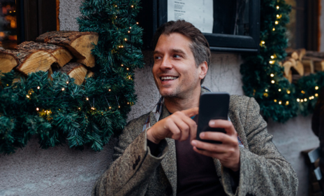 Man sending money to friend at lunch using Zelle